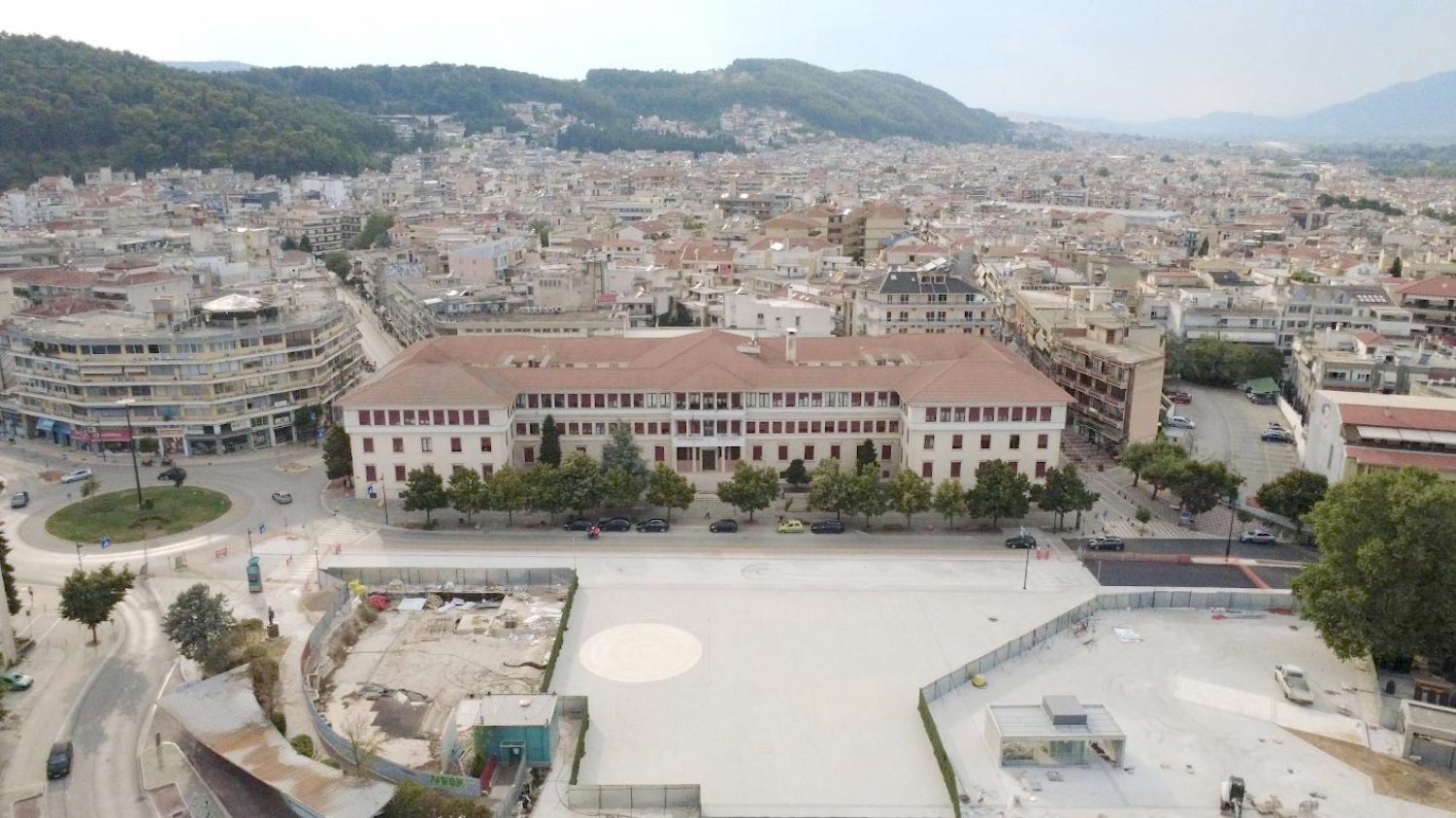 Σύγχρονο «Γεφύρι της Άρτας» η κεντρική πλατεία Ιωαννίνων!