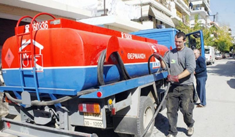 «Όμηροι» της τιμής του πετρελαίου παραμένουν ακόμη οι καταναλωτές  