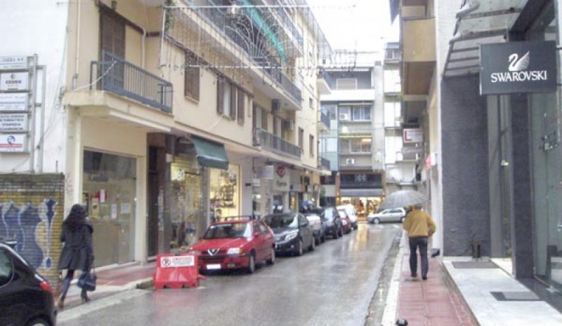 ΟΙ ΜΙΚΡΟΜΕΣΑΙΟΙ ΠΑΛΕΥΟΥΝ ΜΟΝΟΙ ΤΟΥΣ!