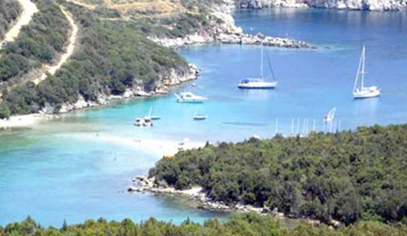 ΚΑΙ Η ΗΠΕΙΡΟΣ…ΞΕΠΟΥΛΑΕΙ ΣΕ ΞΕΝΟΥΣ!