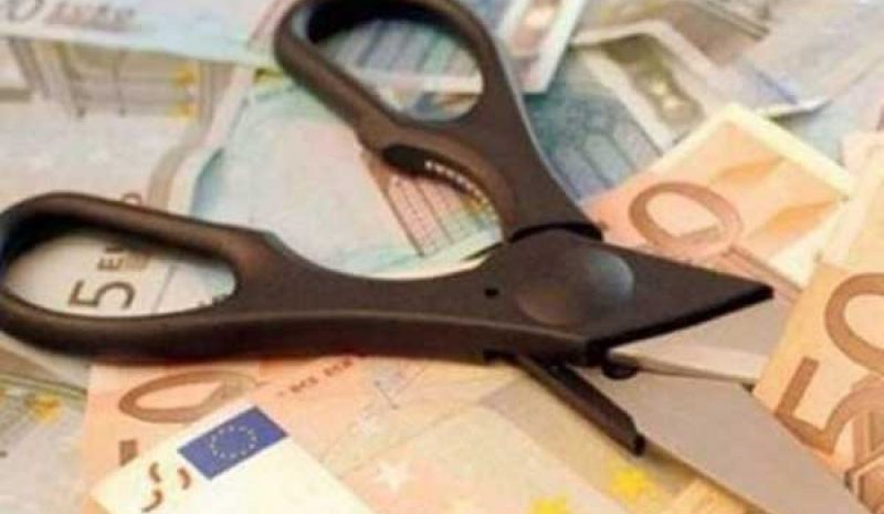 ΝΕΟΙ ΦΟΡΟΙ ΛΥΓΙΖΟΥΝ ΤΟΥΣ ΠΟΛΙΤΕΣ!