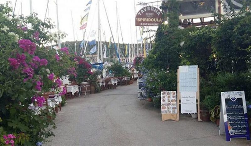 Η ψαροταβέρνα «Σπυριδούλα» στα Σύβοτα της Λευκάδας…