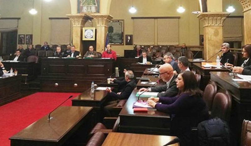 «Η πόλη έργα ακούει  και έργα δεν βλέπει»!