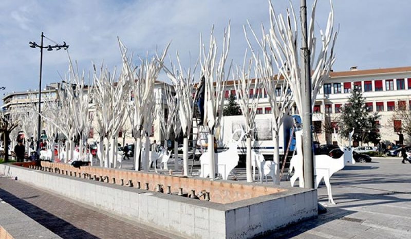 Πειραματισμοί… τέλος και τα Γιάννενα φορούν τα καλά τους για τις γιορτές!