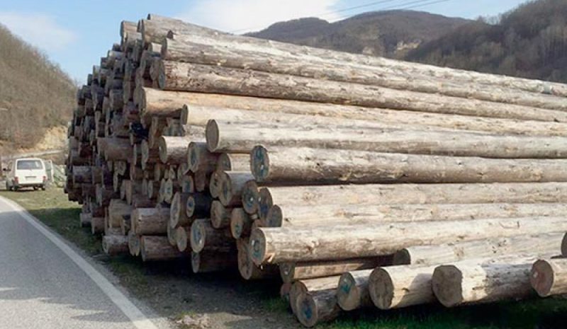 Σύσκεψη χθες στην Περιφέρεια για  την προμήθεια στύλων από τη ΔΕΗ…