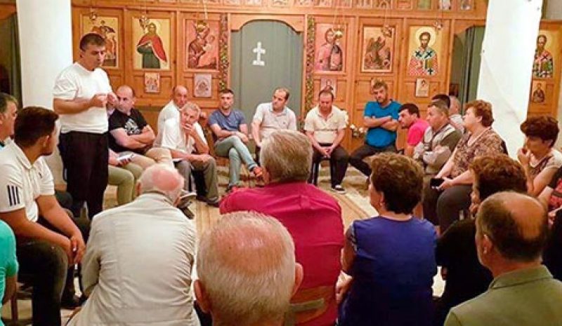  Μετέτρεψαν Ορθόδοξους ναούς σε προεκλογικά κέντρα