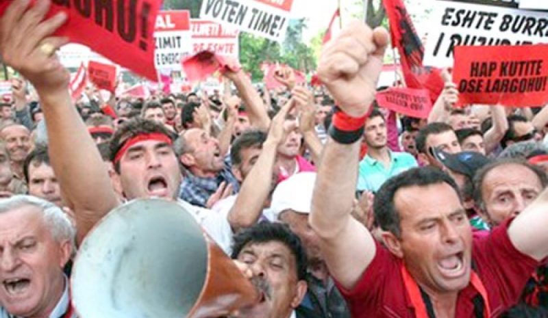 Για δέκατη φορά βγήκαν  στο δρόμο οι Αλβανοί