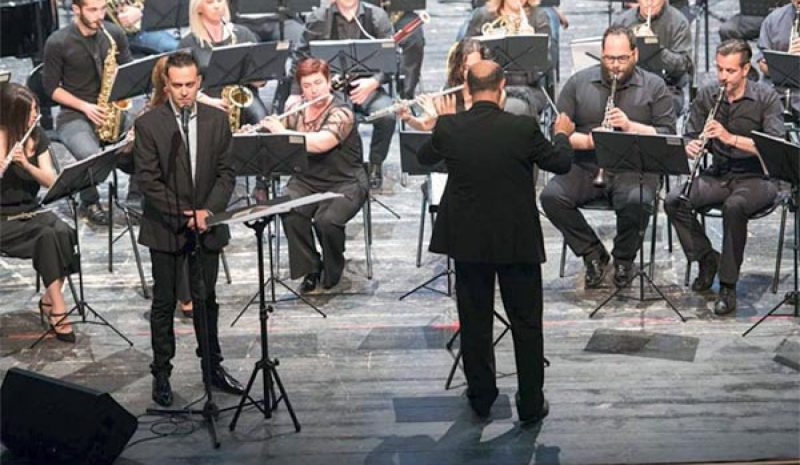 Ευχαριστίες από τους μουσικούς  της Συμφωνικής Ορχήστρας...