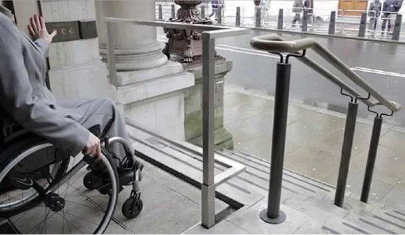 Για την προσβασιμότητα ΑμεΑ σε δημ. κτίρια  συζήτησαν Θεοδωρικάκος – Κυμπουρόπουλος