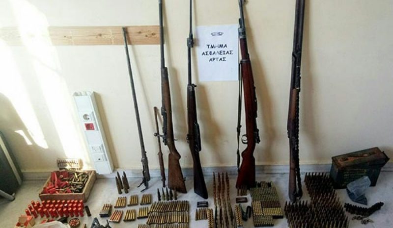 Όπλα και πυρομαχικά σε  σπίτια 80χρονου στην Άρτα