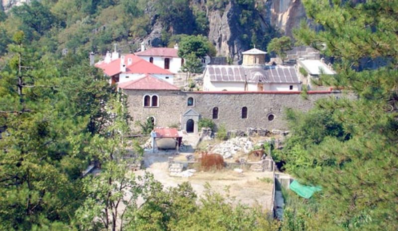 Πανηγυρίζει η Μονή  της Παναγίας Στομίου 