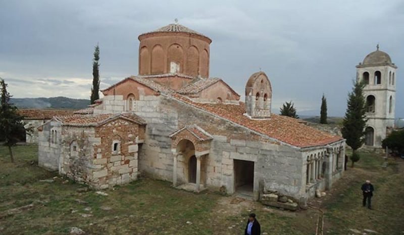 Πληρώνουν και εισιτήριο  για να… εκκλησιάζονται!