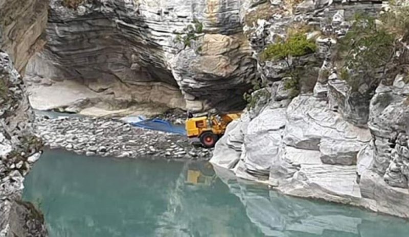 Αρχαία και λίρες έψαχναν σε  φαράγγι τέσσερις αλλοδαποί!