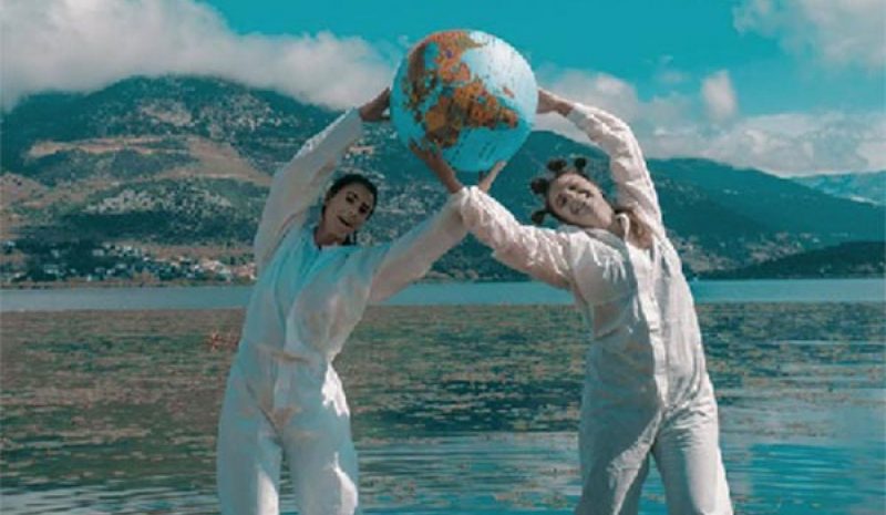 «Δύο Θεοί» από αύριο από το Θέατρο Έκφραση