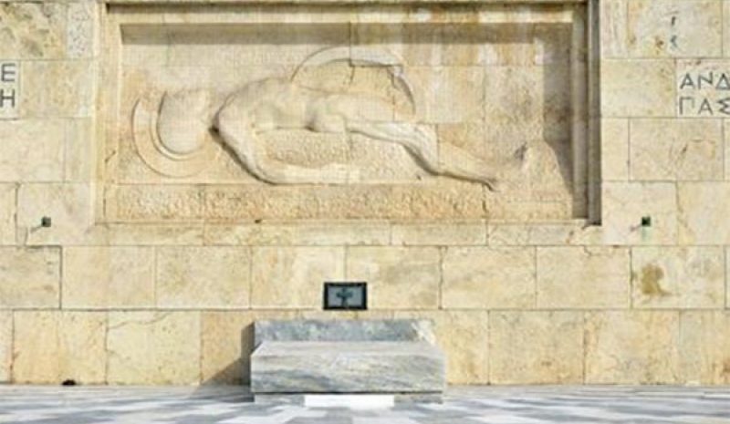 Κατασκευή ράμπας ΑμεΑ στο Μνημείο Άγνωστου Στρατιώτη