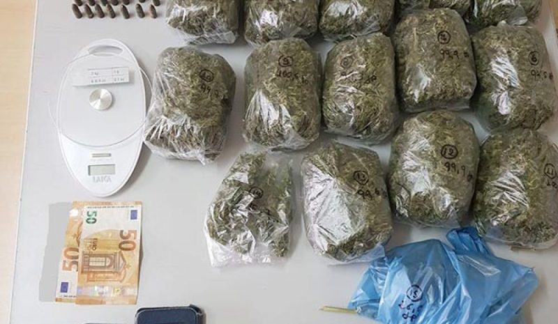 72χρονος σε χωριό του Μετσόβου  καλλιεργούσε κάνναβη σε θερμοκήπιο!