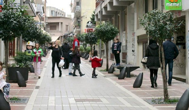 «Αυλαία» ανοίγει σήμερα για τις φθινοπωρινές εκπτώσεις!
