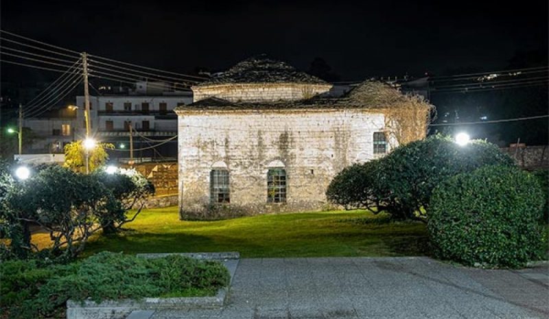 Φωτίστηκε ο Μεντρεσές και το Βελή Τζαμί