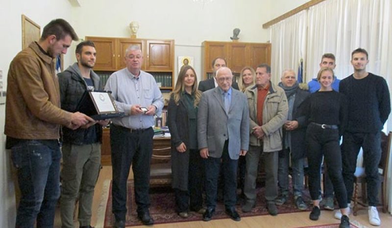 Ο Ν.Ο.Ι. τίμησε τον Περιφερειάρχη Ηπείρου  για τη συμβολή του στο Πανευρωπαϊκό Νέων!