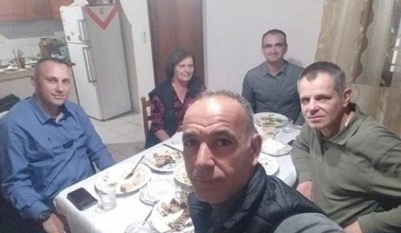 Μέλη της Ένωσης Στρατιωτικών Ηπείρου με  τη μοναδική κάτοικο του Ορεινού Πωγωνίου! 