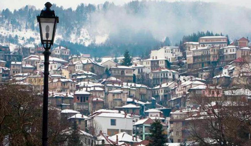 Η κακοκαιρία έφερε χιόνι στα  ορεινά και τσουχτερό κρύο!