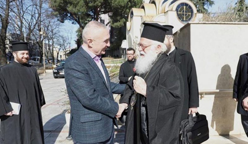 Ο Πρόεδρος της Αλβανίας Ιλίρ Μέτα υμνεί τον Αρχιεπίσκοπο Αναστάσιο