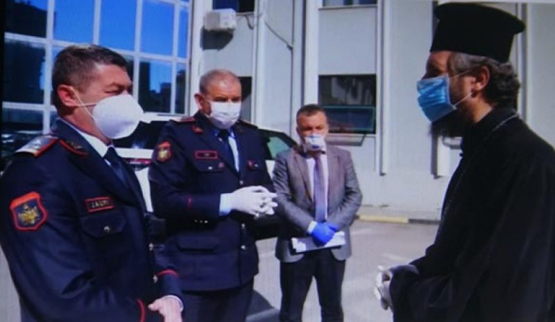 Μάσκες και γάντια στους αστυνομικούς  από την Ορθόδοξη Εκκλησία της Αλβανίας