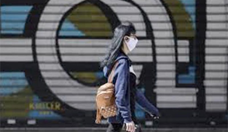 Οι μισοί Έλληνες πιστεύουν  ότι θα κολλήσουν κορωνοϊό 