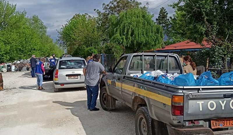 Τρόφιμα και είδη υγιεινής  σε 250 οικογένειες Ρομά