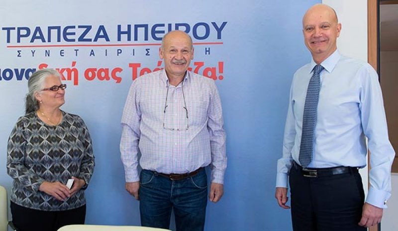 300.000 ιατρικά γάντια στο  ΠΓΝΙ από τη Τράπεζα Ηπείρου