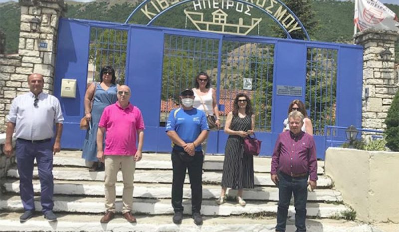 Δέματα με τρόφιμα για  την Κιβωτό του Κόσμου