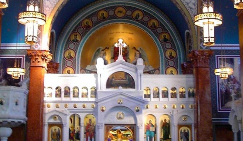 Χαλαρώνουν από το Σάββατο  τα μέτρα και στις εκκλησίες