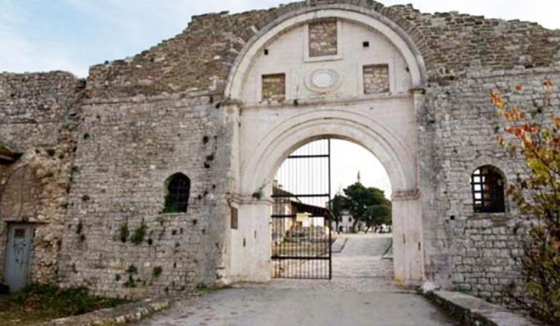  Να επιστραφούν στο Δημόσιο τα 10.119 ακίνητα που δέσμευσαν οι ΣΥΡΙΖΑΝΕΛ