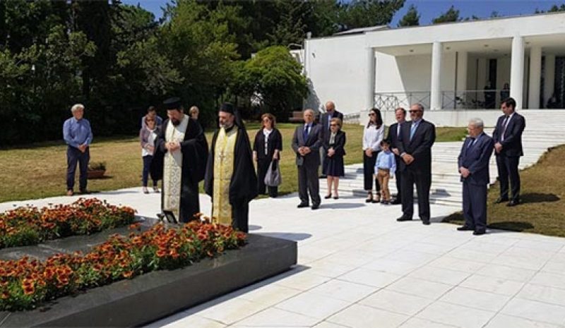 Σε στενό κύκλο το τρισάγιο για τον Κων/νο Καραμανλή