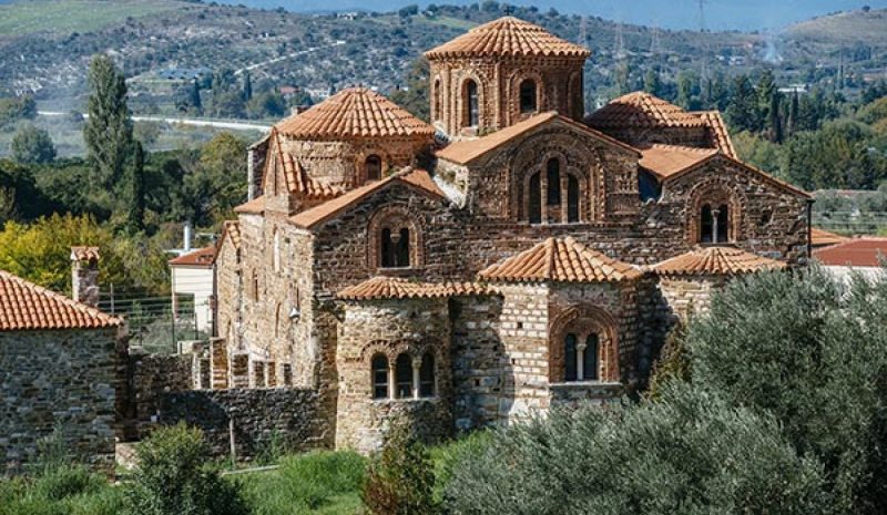 Μέχρι 21 Αυγούστου παρατείνονται τα μέτρα σε ναούς - μοναστήρια