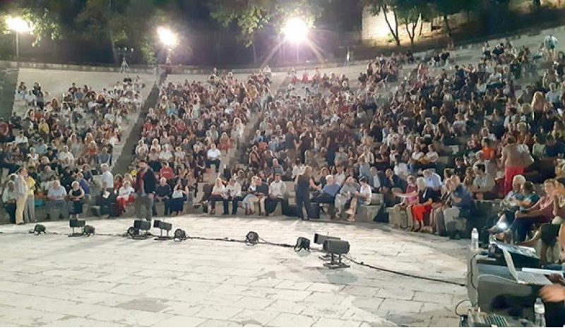 Επιτυχημένη πρεμιέρα στην Ε.Η.Μ. για  το «Καλιφόρνια Ντρίμιν» του ΔΗΠΕΘΕ
