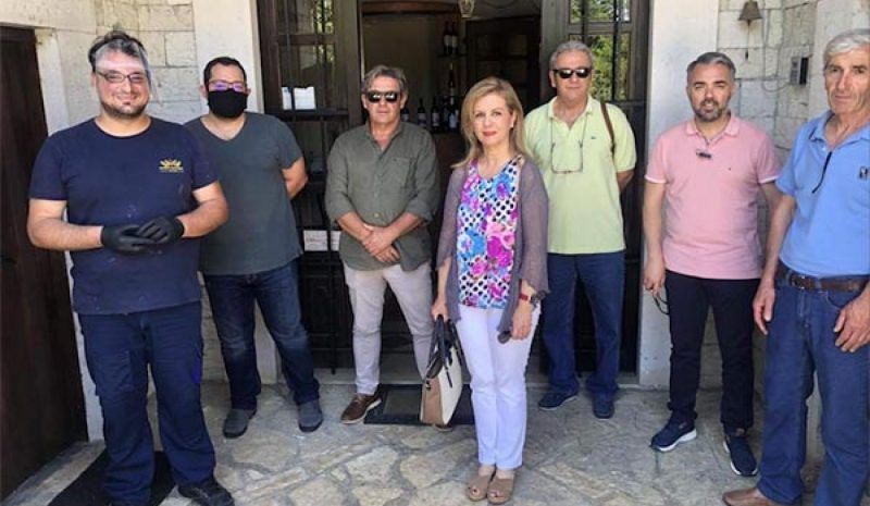 Στα οινοποιεία της Ζίτσας περιόδευσαν  η Μ. Τζούφη και στελέχη του ΣΥΡΙΖΑ