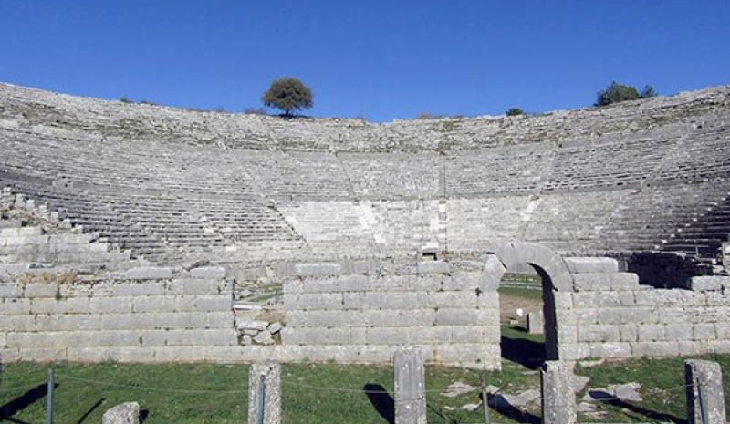 «Λυσιστράτη» του Αριστοφάνη στο αρχαίο θέατρο της Δωδώνης 
