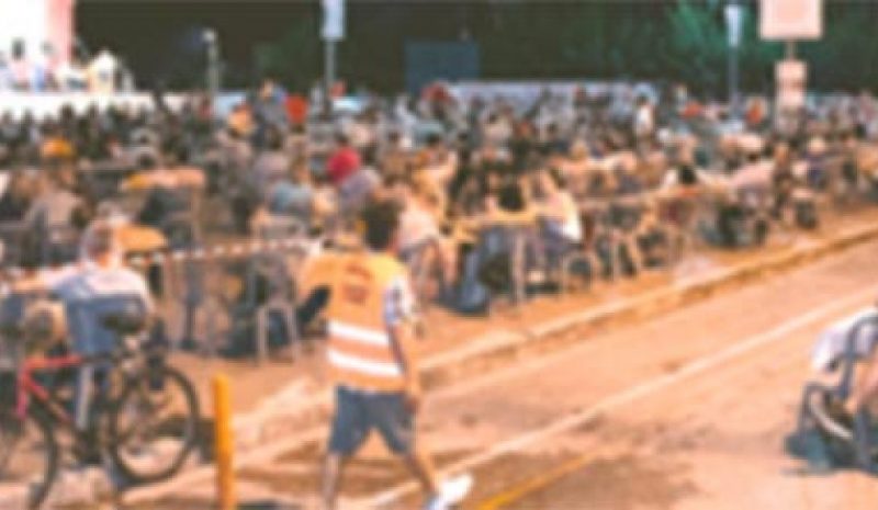 Μεγάλη συμμετοχή κόσμου στο γλέντι αλληλεγγύης