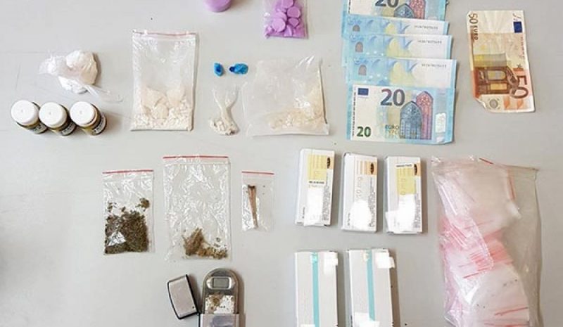 Βρήκαν σπίτι του από χασίς μέχρι… ecstasy!