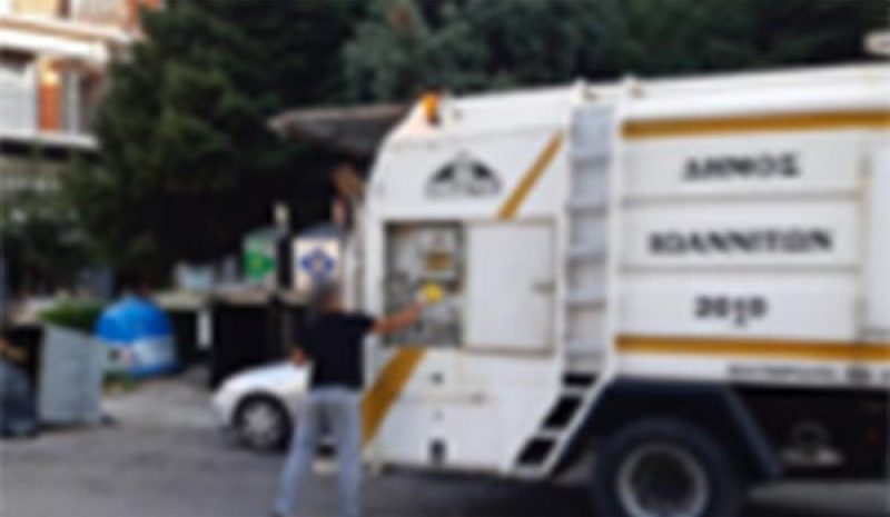 Πλύσιμο και απολύμανση στους υπογειοποιημένους κάδους 