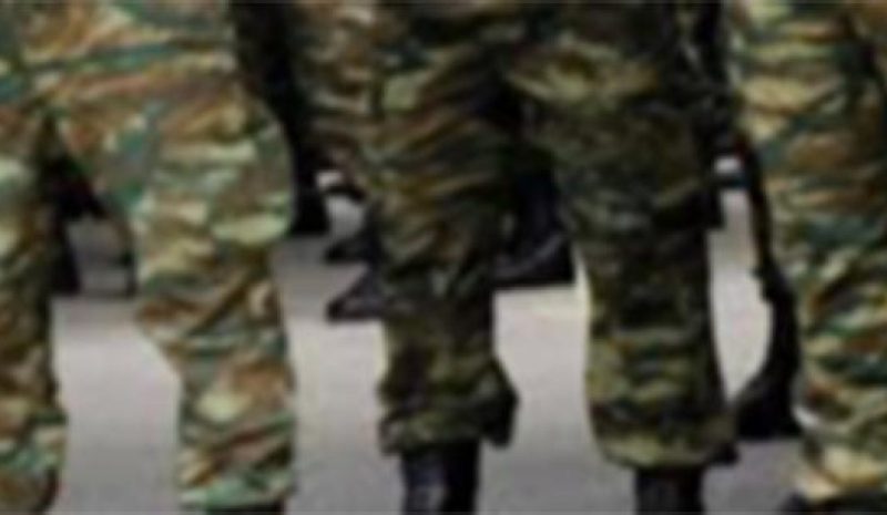Υπό εξέταση η υποχρεωτική  στράτευση στα 18 χρόνια