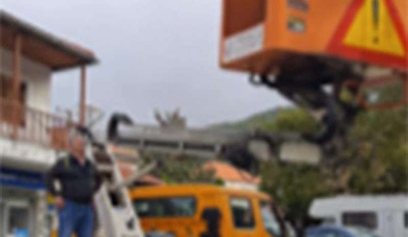 Νέα γιρλάντα φωτισμού απέκτησε το Δελβινάκι