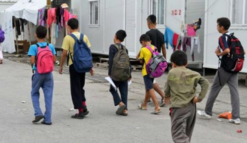 175 ασυνόδευτοι ανήλικοι μεταφέρονται σε ξενώνες στα Γιάννενα και την Κοζάνη