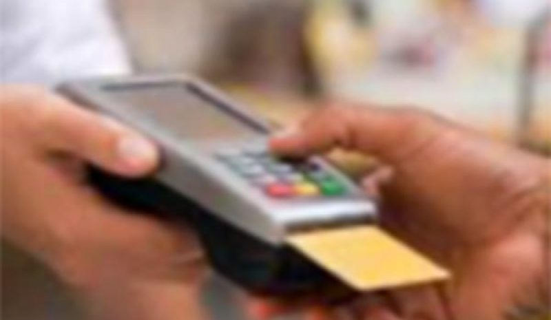 Εξετάζεται η μείωση του ορίου  για τις ηλεκτρονικές αποδείξεις 