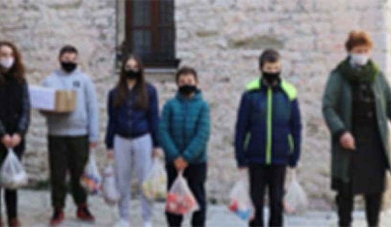 Τρόφιμα για τα συσσίτια συλλέγουν μαθητές του σχολείου "Πνοή Αγάπης"
