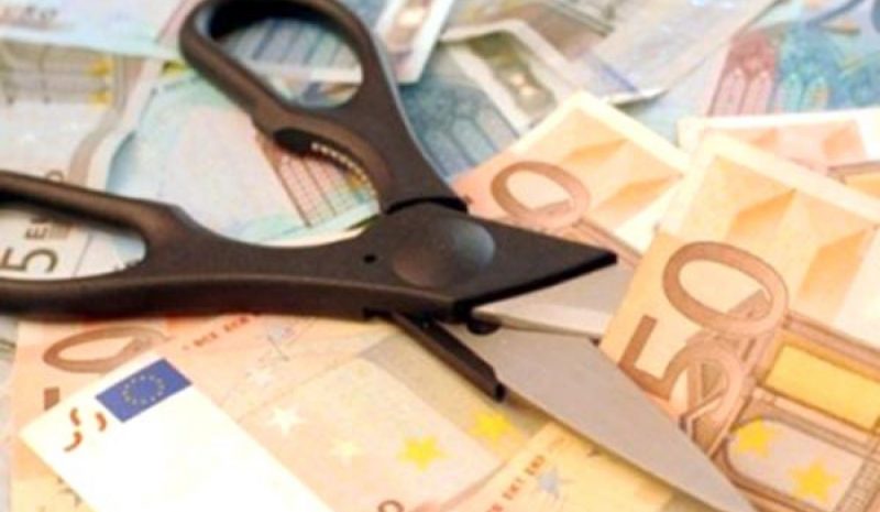 Μείωση εισοδημάτων – αύξηση οφειλών  εν μέσω πανδημίας στην Ελλάδα