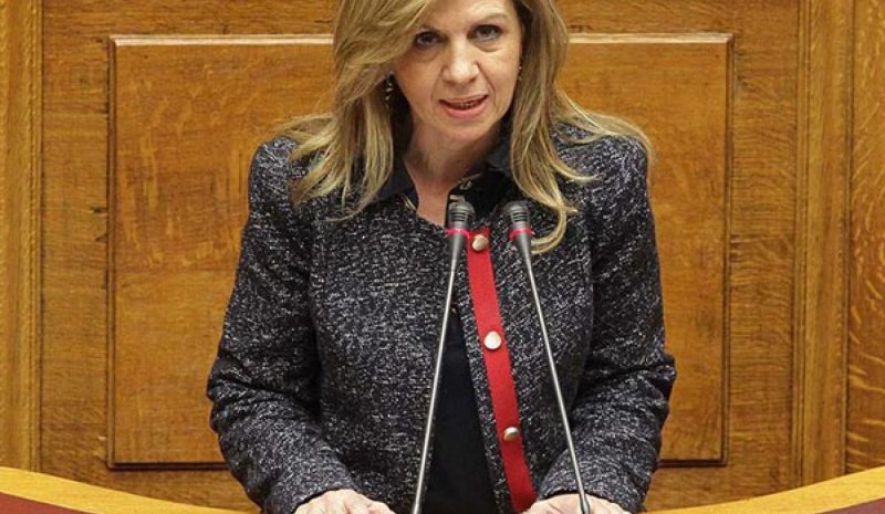Η Μ. Τζούφη θέτει θέμα παραβίασης του πρωτοκόλλου των εμβολιασμών