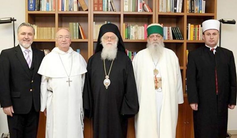 Διαθρησκειακό Συμβούλιο Αλβανίας: Να επιστραφούν οι περιουσίες των θρησκειών!