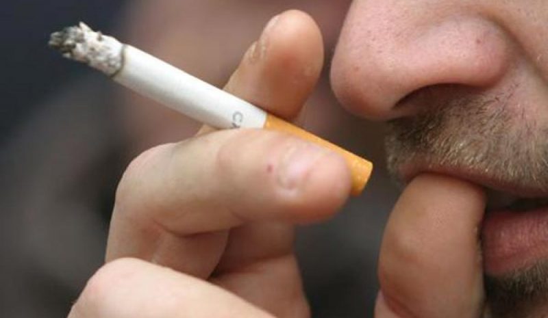 Θεαματική μείωση του καπνίσματος στην Ελλάδα την τελευταία δεκαετία